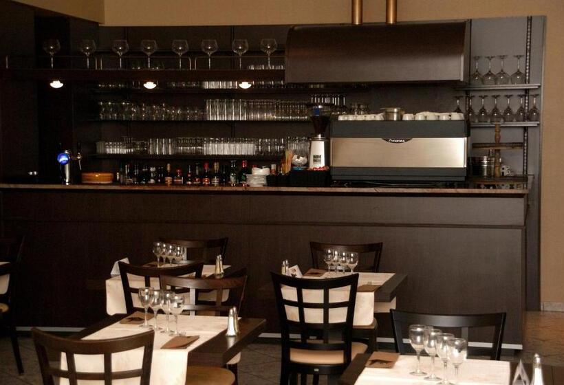 Отель Charly's Gare