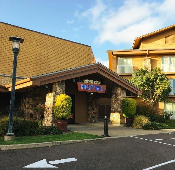 ホテル Three Rivers Casino Resort