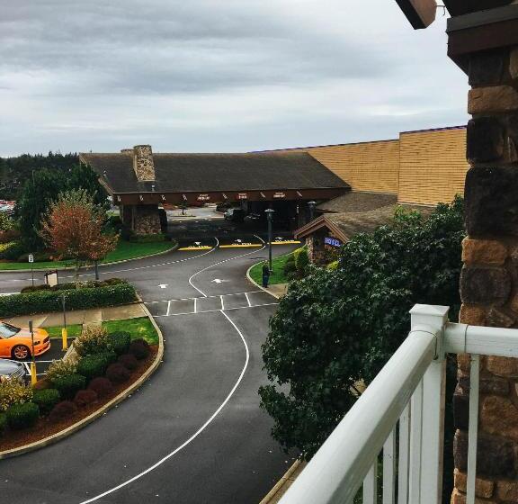 ホテル Three Rivers Casino Resort