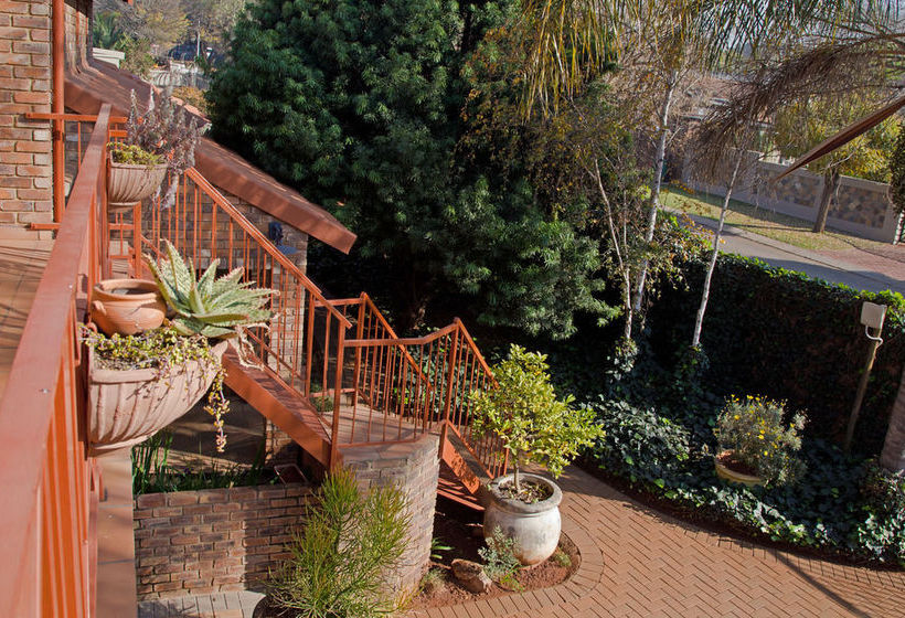 بنسيون Ngena Guest House