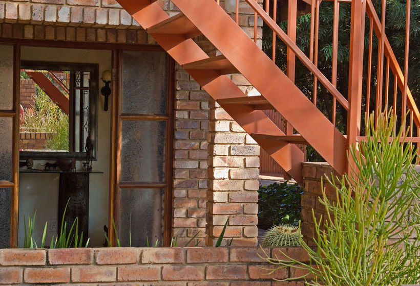 بنسيون Ngena Guest House