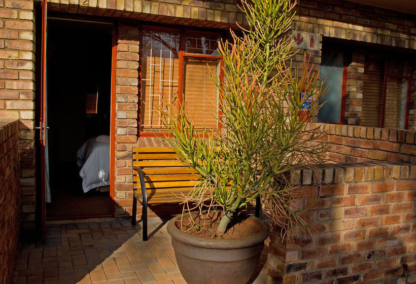 بنسيون Ngena Guest House