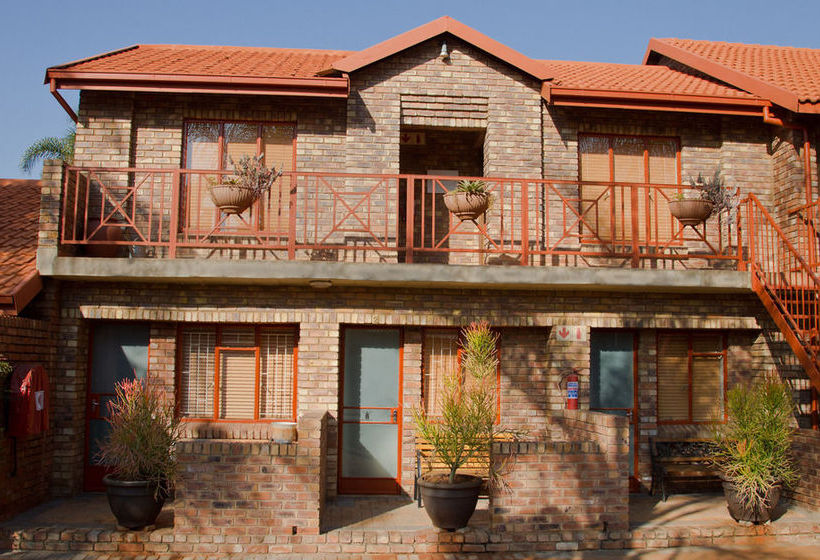 بنسيون Ngena Guest House