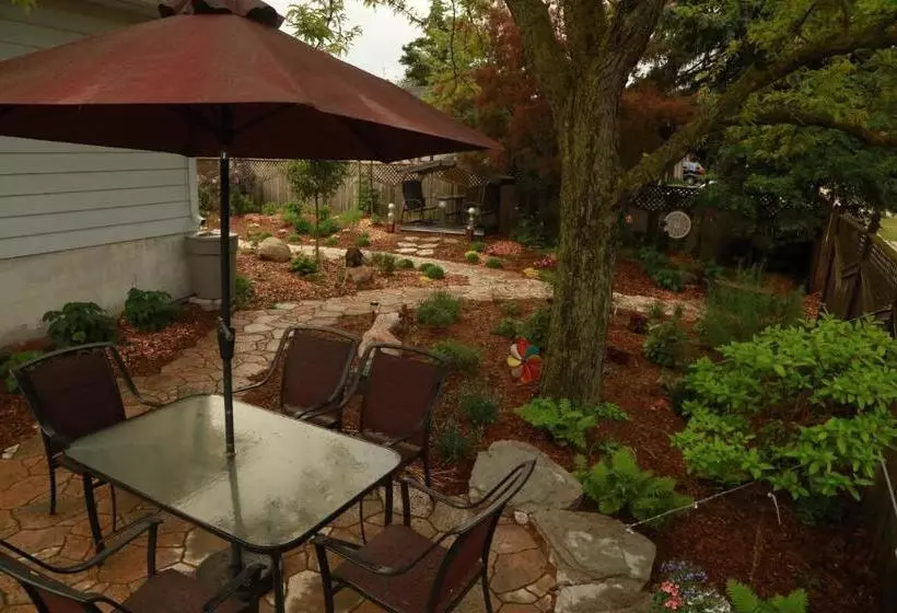 A Garden Stroll Bed & Breakfast