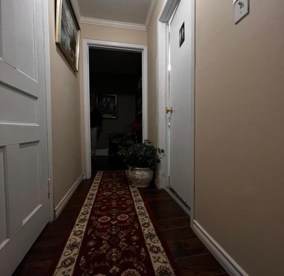 مبيت وإفطار Adams Inn