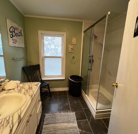 مبيت وإفطار Adams Inn