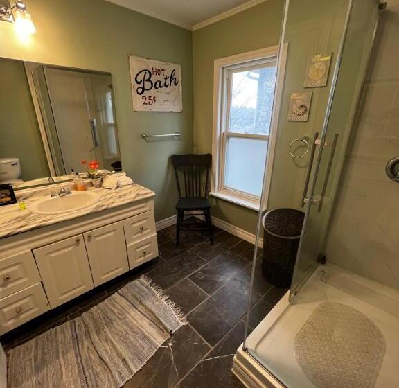 مبيت وإفطار Adams Inn