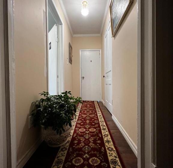 مبيت وإفطار Adams Inn