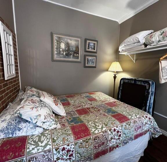 مبيت وإفطار Adams Inn