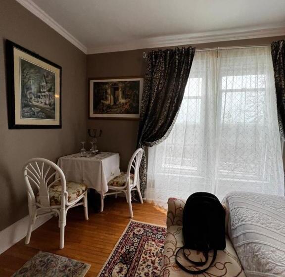 مبيت وإفطار Adams Inn