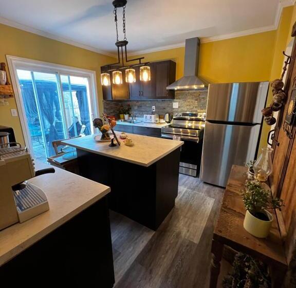 مبيت وإفطار Adams Inn