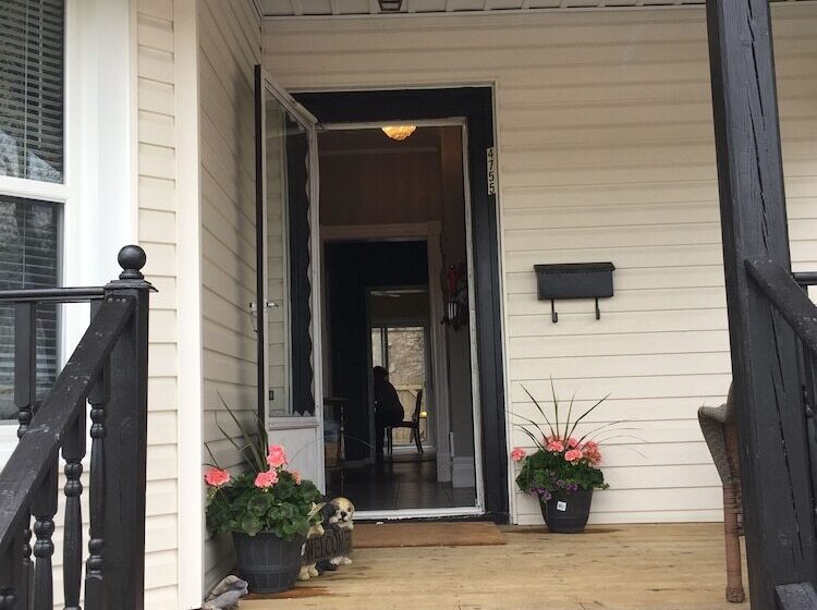 مبيت وإفطار Adams Inn