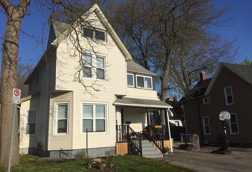 مبيت وإفطار Adams Inn