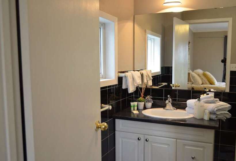 مبيت وإفطار Adams Inn