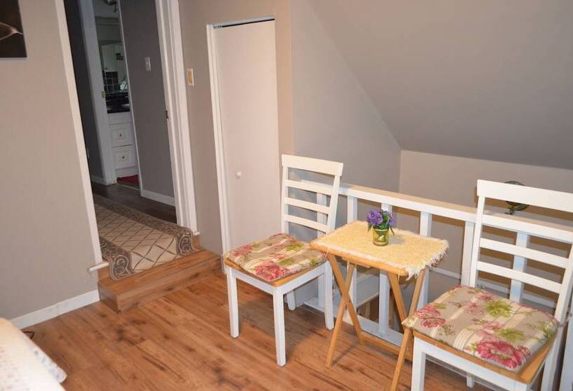 مبيت وإفطار Adams Inn