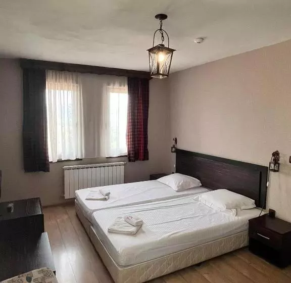 Family Hotel Emaly 2