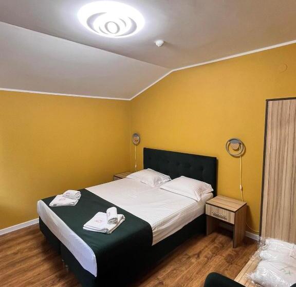 Family Hotel Emaly 2