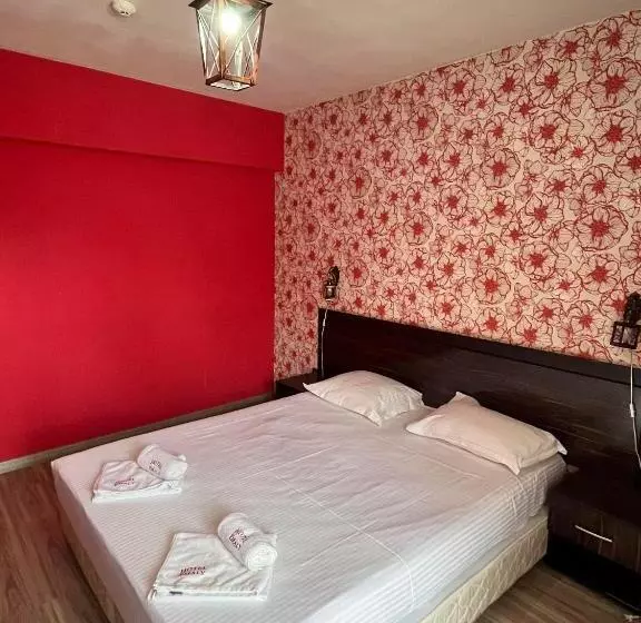 Family Hotel Emaly 2