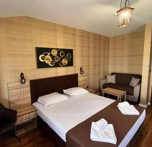 Family Hotel Emaly 2