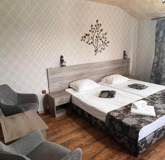 Family Hotel Emaly 2