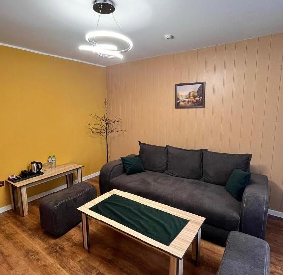 Family Hotel Emaly 2