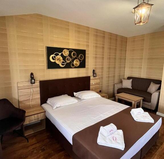 Family Hotel Emaly 2