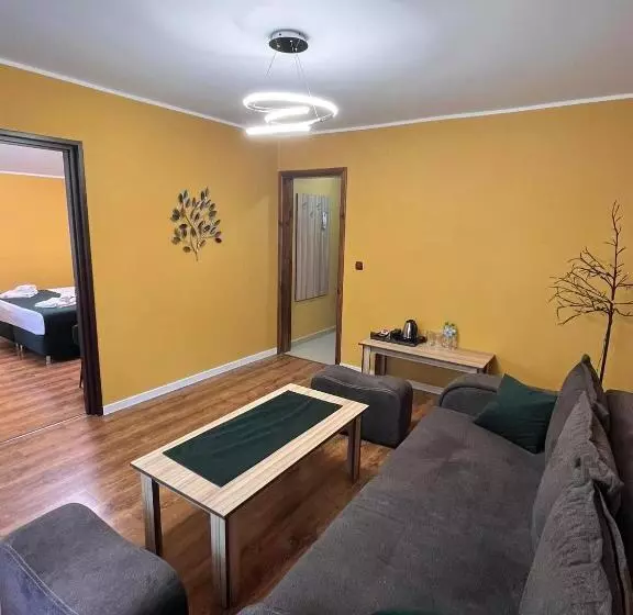 Family Hotel Emaly 2