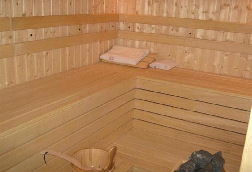 Family Hotel Emaly 2