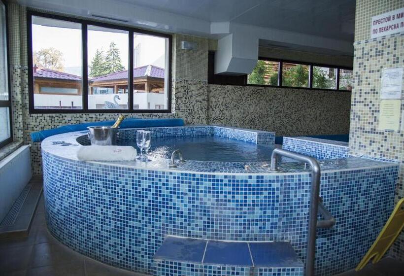 Family Hotel Emaly 2