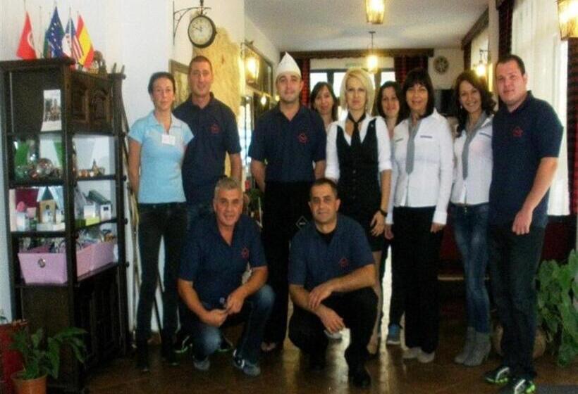 Family Hotel Emaly 2