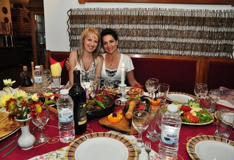 Family Hotel Emaly 2