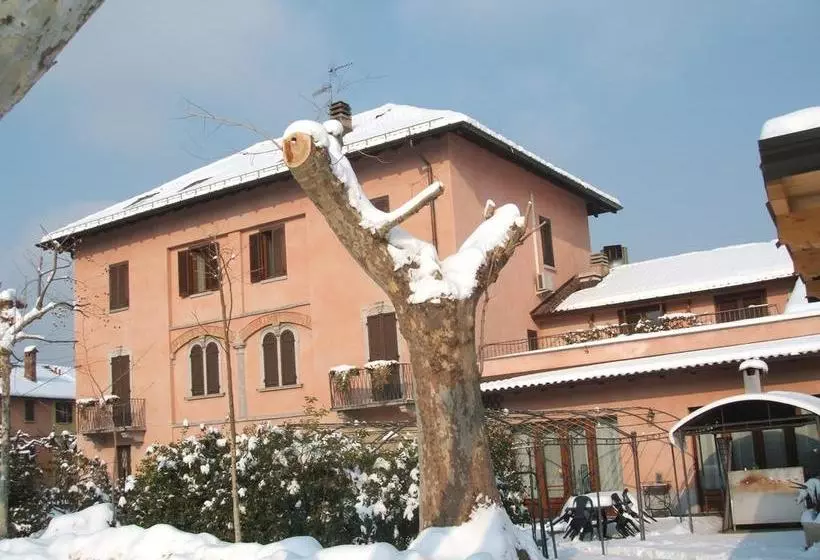 Hotelli Albergo Michieletto