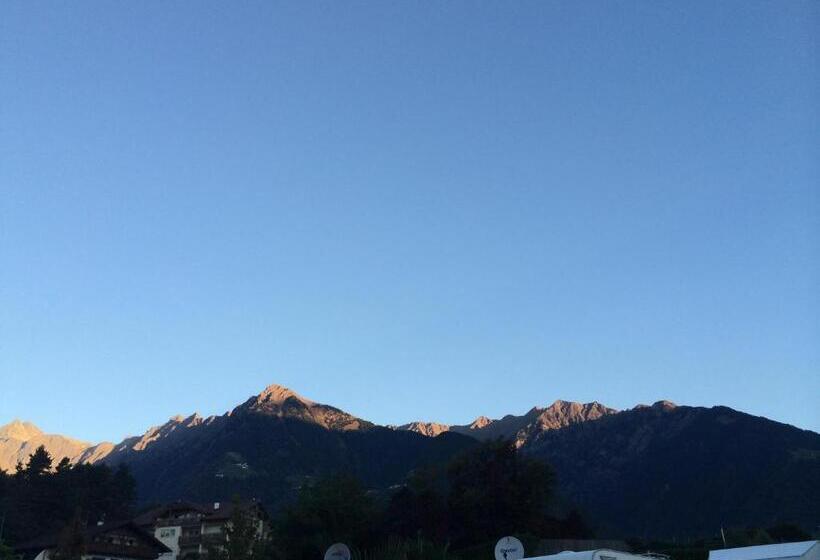 בית מלון כפרי Garni Schneeburghof