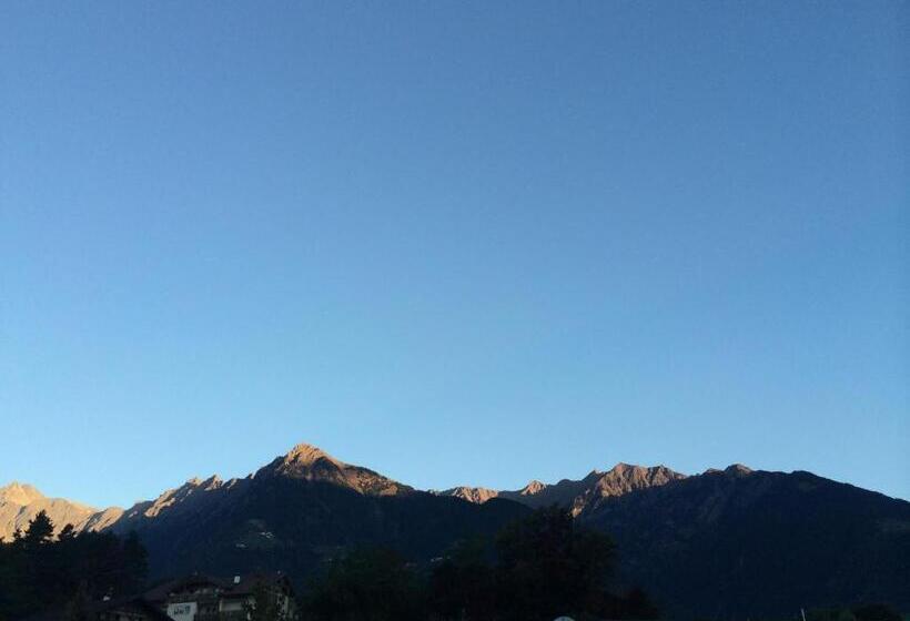 בית מלון כפרי Garni Schneeburghof