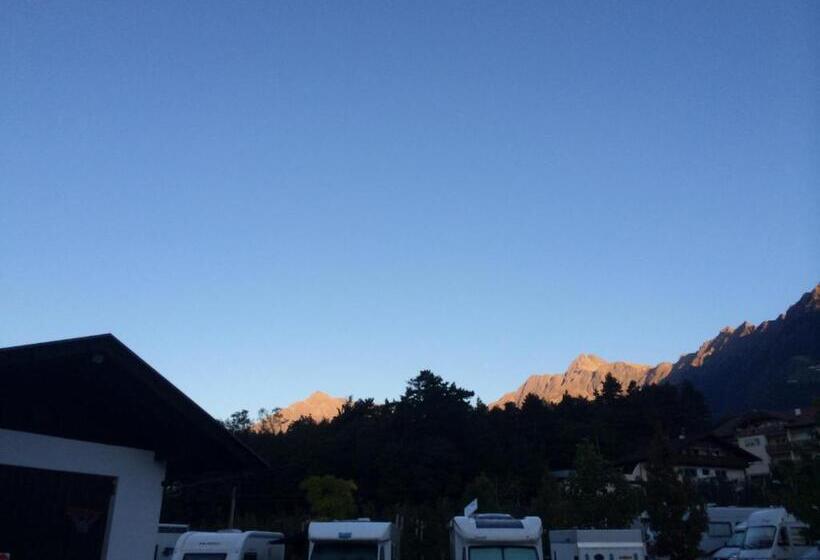 בית מלון כפרי Garni Schneeburghof