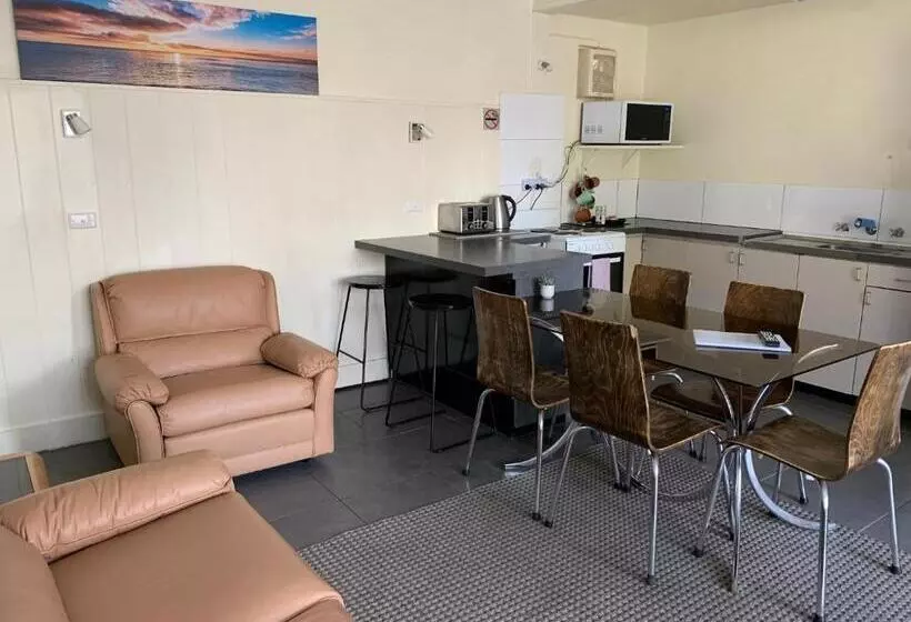 Meeniyan Motel