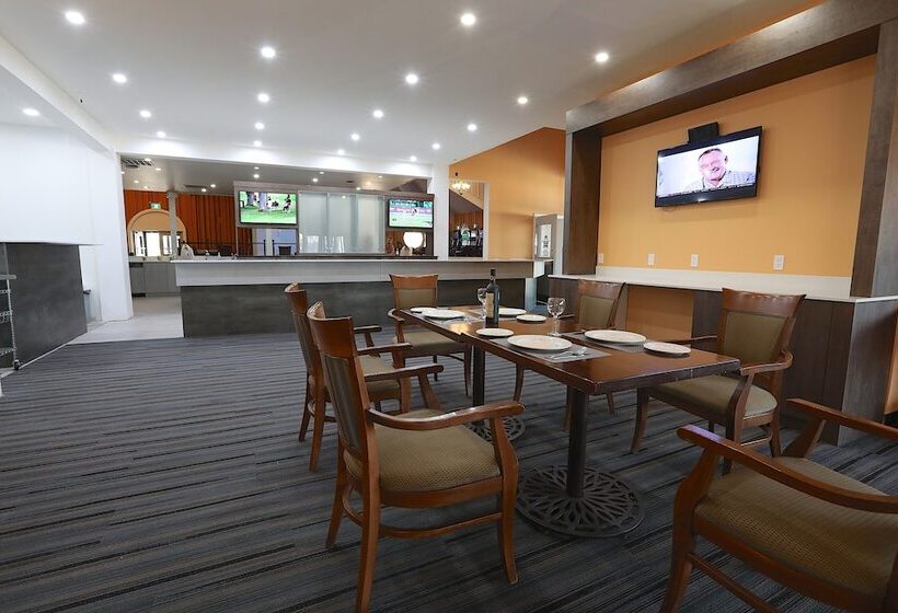 모텔 Medicine Hat Inn & Suites