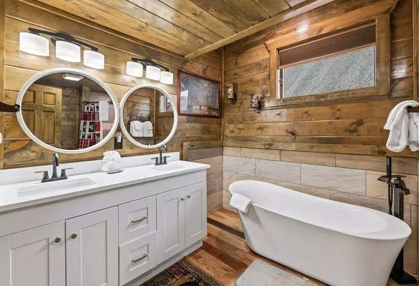 Cabin W/ Hot Tub & Game Room In The Smokys!