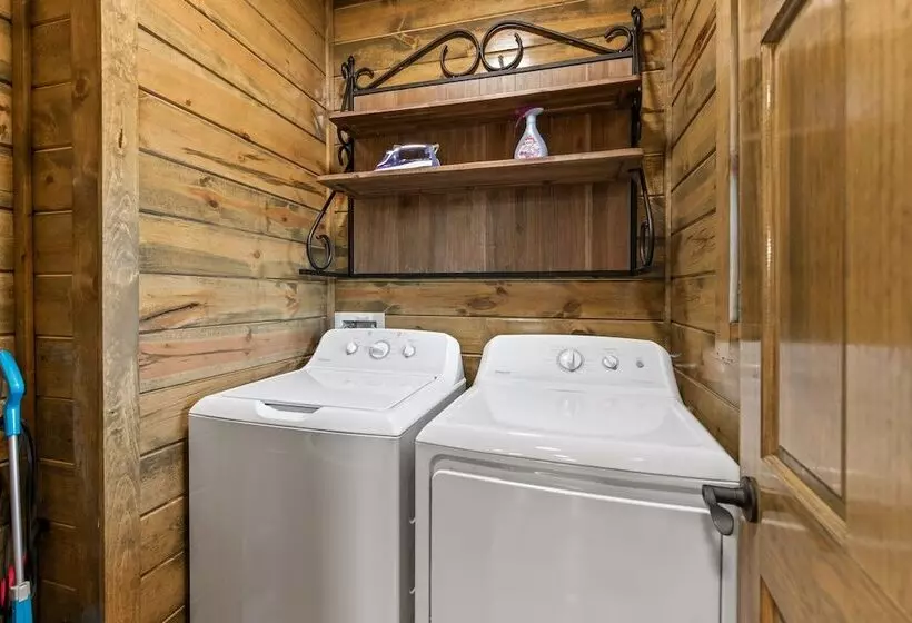 Cabin W/ Hot Tub & Game Room In The Smokys!