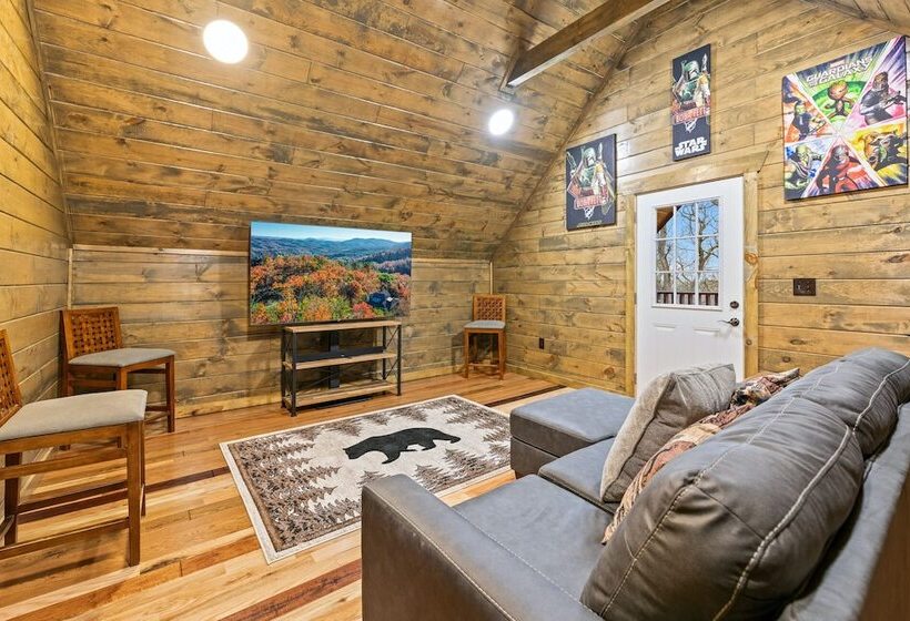 Cabin W/ Hot Tub & Game Room In The Smokys!