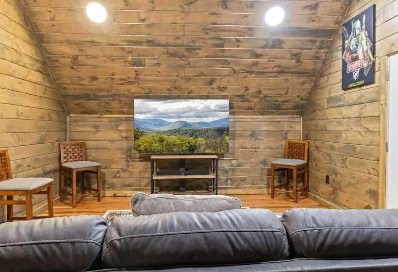 Cabin W/ Hot Tub & Game Room In The Smokys!