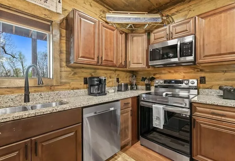 Cabin W/ Hot Tub & Game Room In The Smokys!