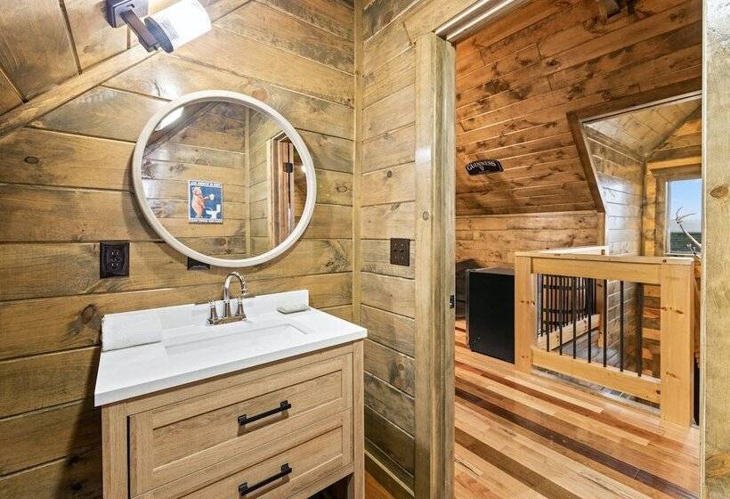 Cabin W/ Hot Tub & Game Room In The Smokys!