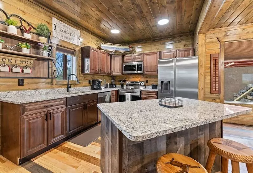 Cabin W/ Hot Tub & Game Room In The Smokys!