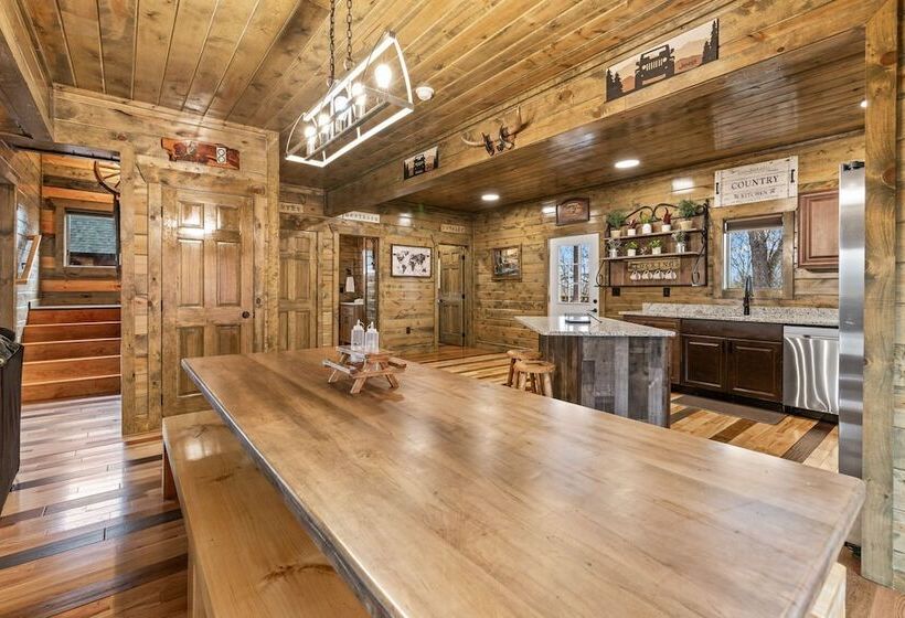 Cabin W/ Hot Tub & Game Room In The Smokys!