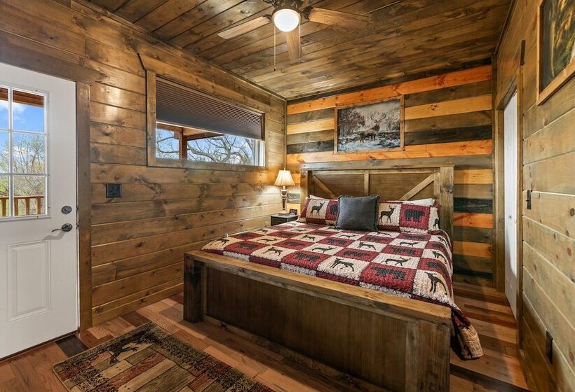 Cabin W/ Hot Tub & Game Room In The Smokys!
