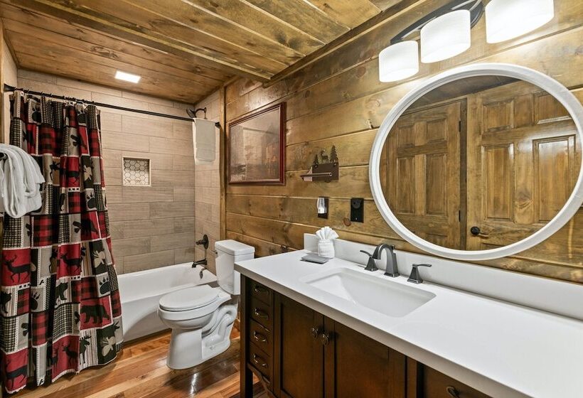 Cabin W/ Hot Tub & Game Room In The Smokys!