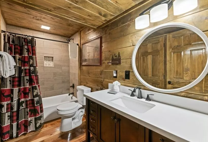 Cabin W/ Hot Tub & Game Room In The Smokys!