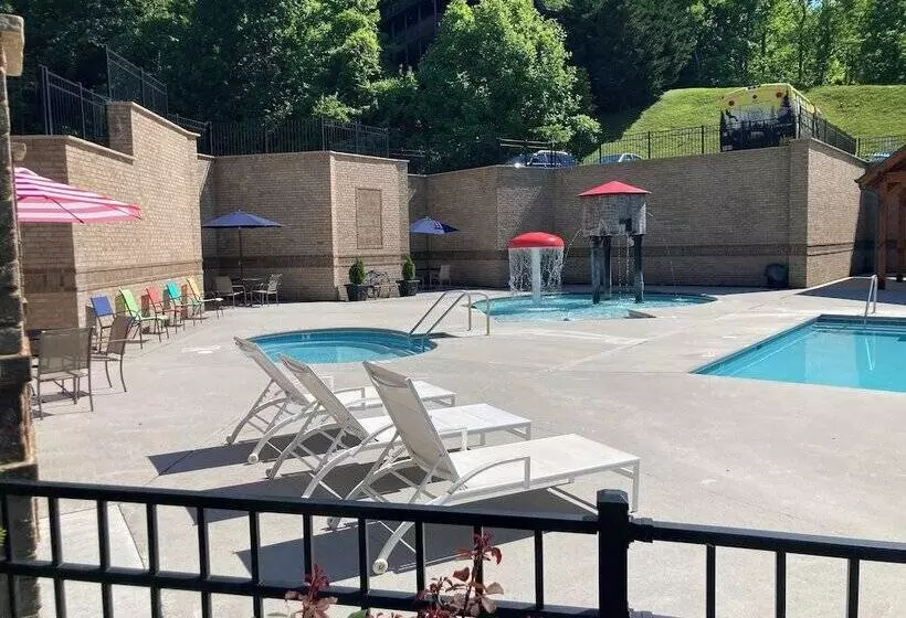 Cabin W/ Hot Tub & Game Room In The Smokys!