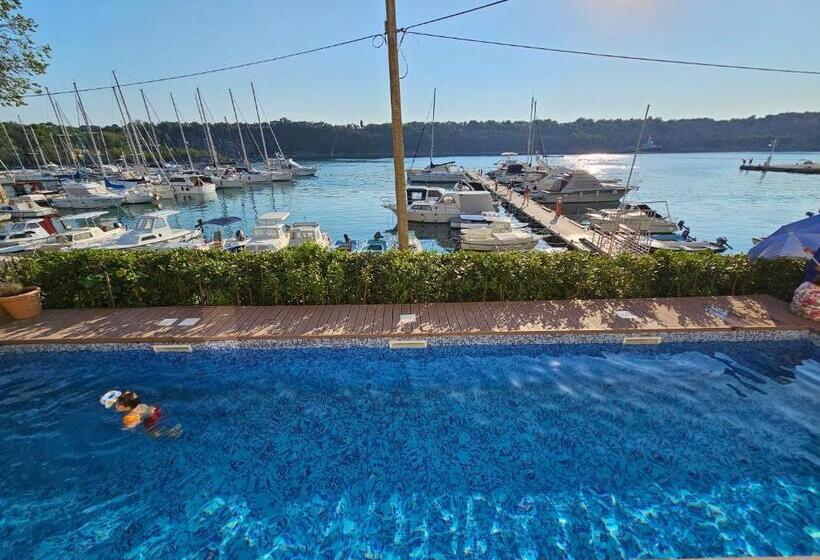 مبيت وإفطار Villa Gaj